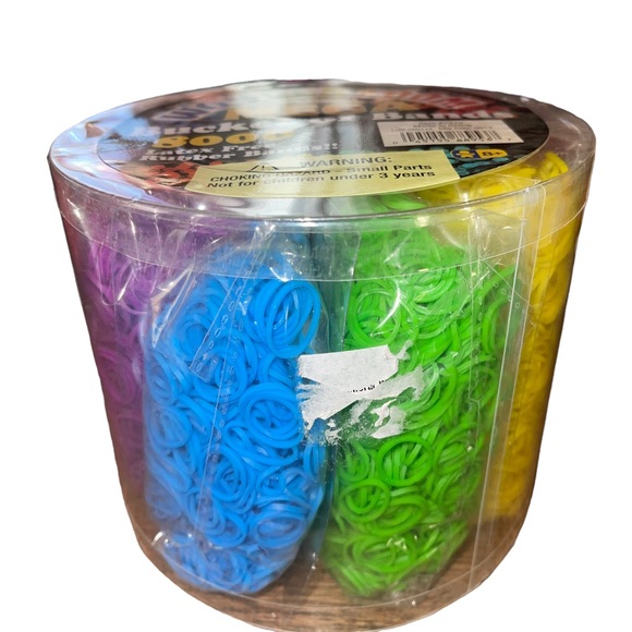The Beadery Wonder Loom Mega Bucket of Bands with Tool, 8000 Pieces. - Picture 2 of 5